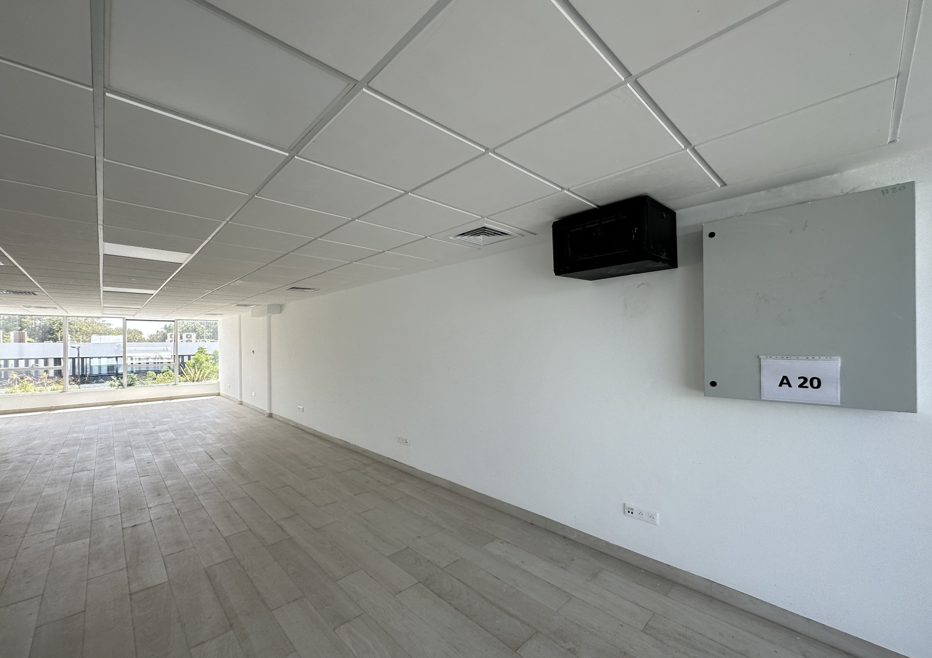Intérieur du bureau de 131 m² présenté par ABI Capital à Souissi.
