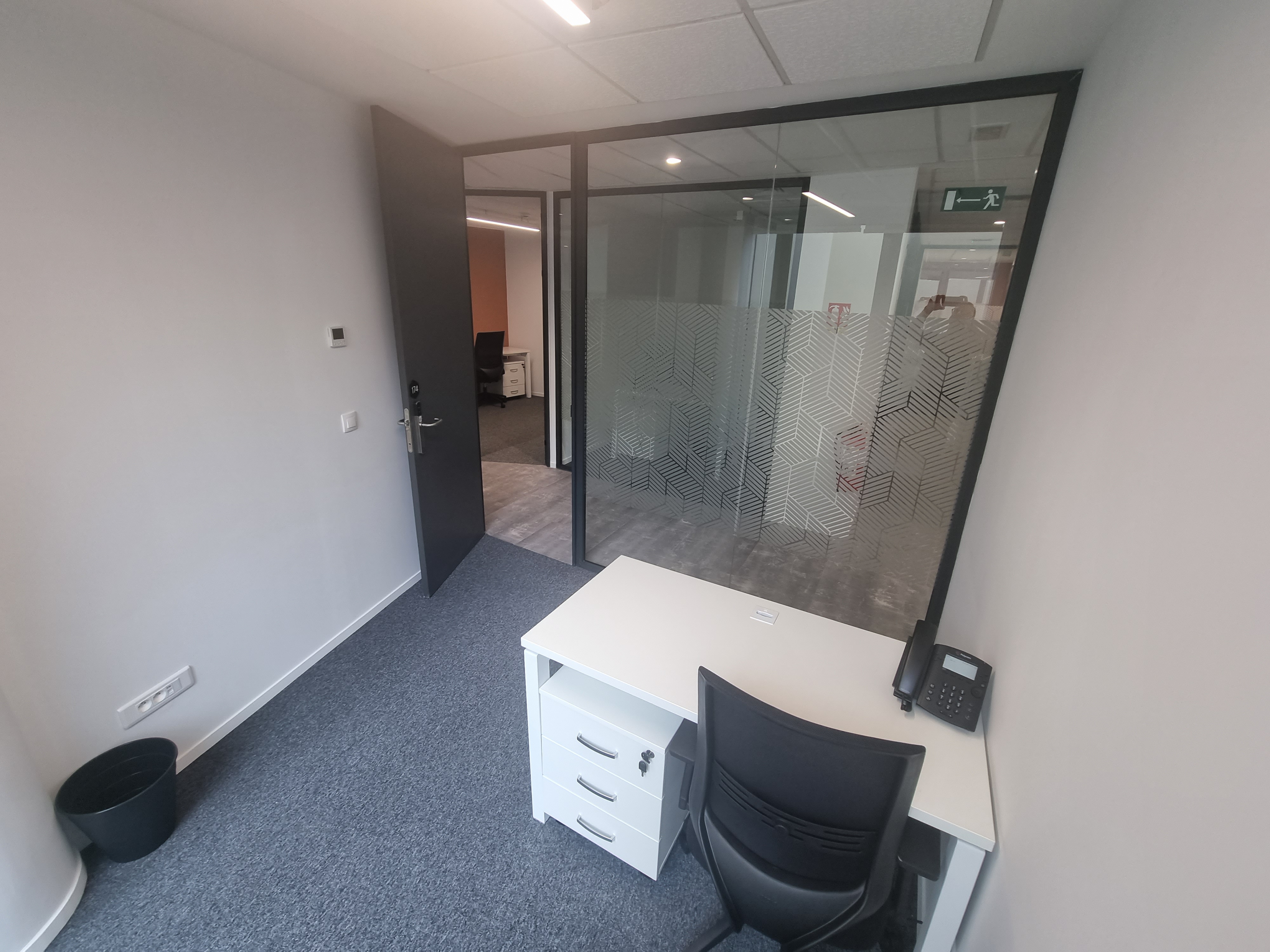 Bureau equipe pour 2 positions, Bureaux en Location Casablanca Anfa  - picture 3