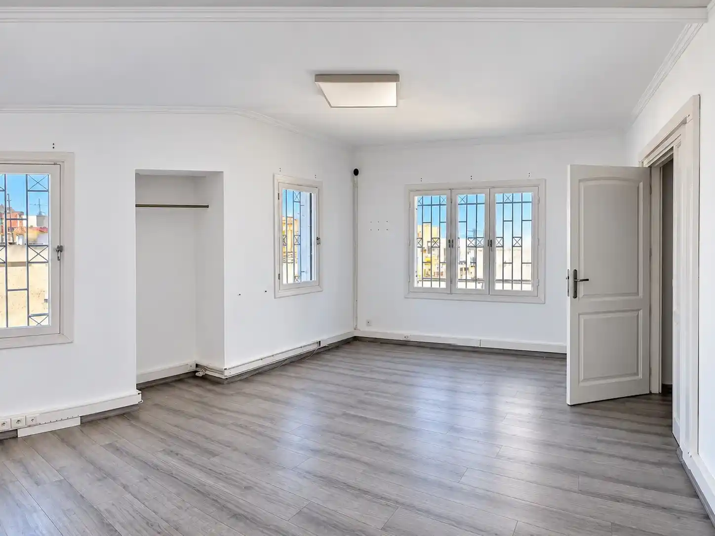 Villa bureau à louer Hay Riad Rabat — 297 m²