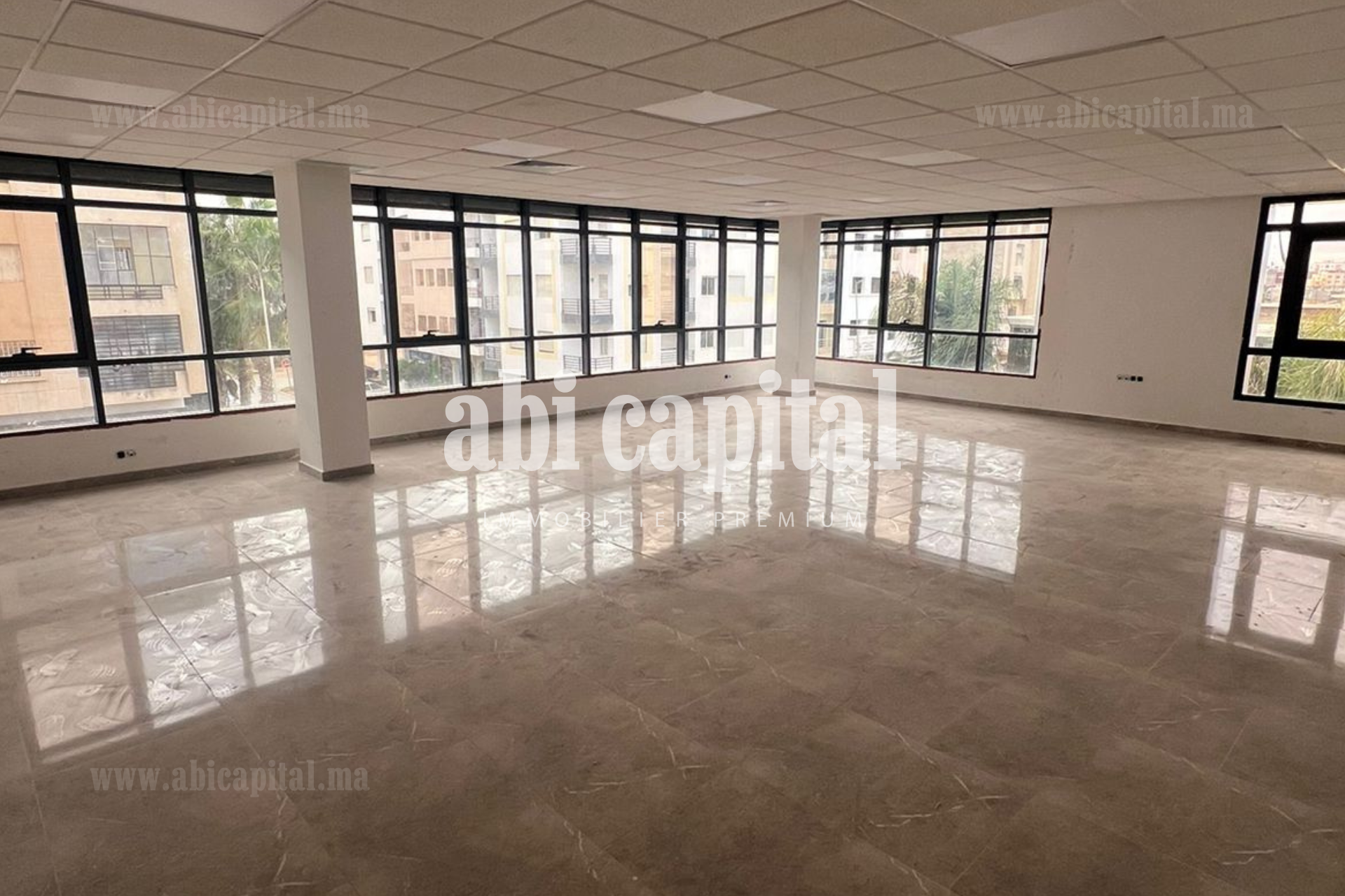 Trois plateaux bureaux 